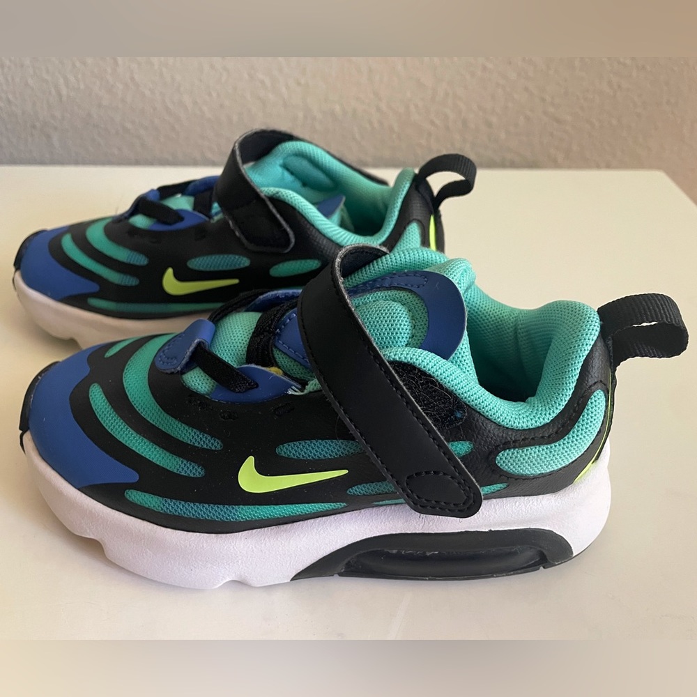 Like New Nikes Size 9